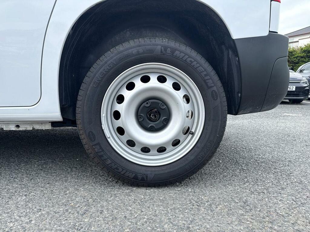 Peugeot Partner 1.5 Bluehdi 100 Professional Van FH74TGU White #5
