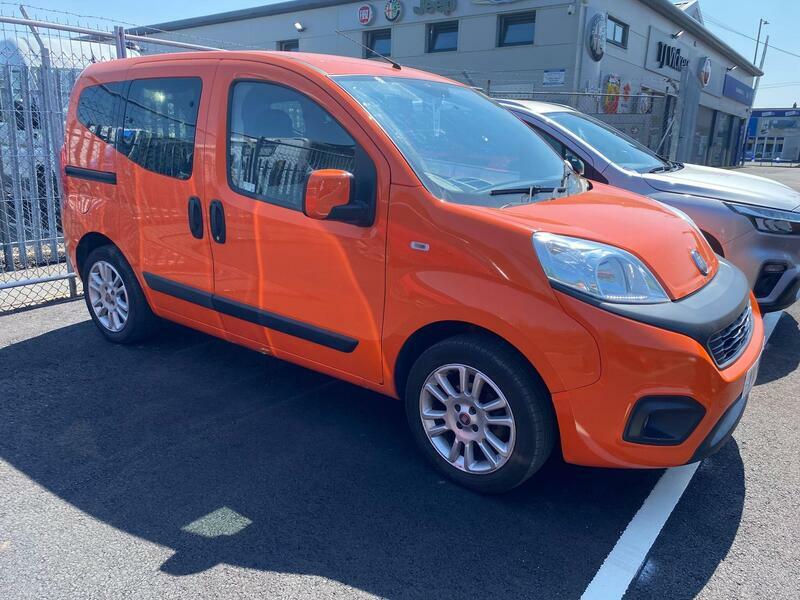 Fiat Qubo 1.4 Lounge Euro 6 Red #2
