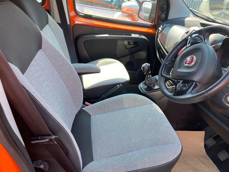 Fiat Qubo 1.4 Lounge Euro 6 Red #4