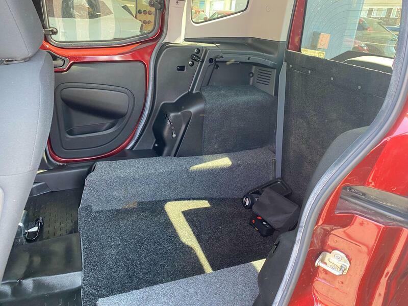 Fiat Qubo 1.4 Lounge Euro 6 Red #4