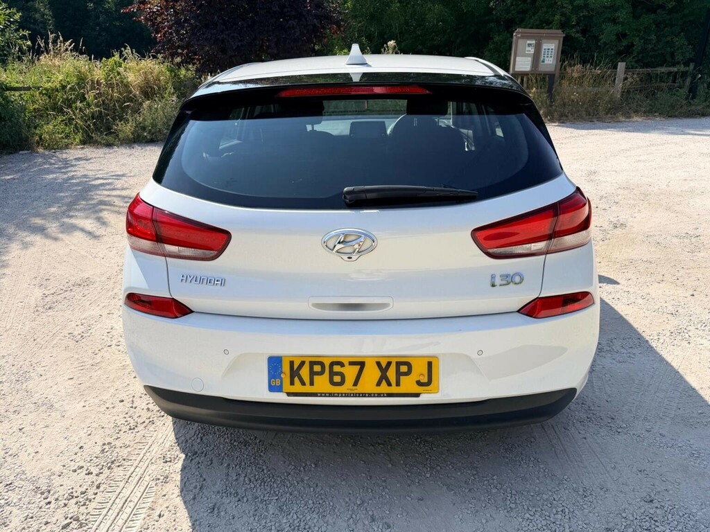 Hyundai I30 1.6 Crdi Blue Drive Se Nav Euro 6 Ss White #6