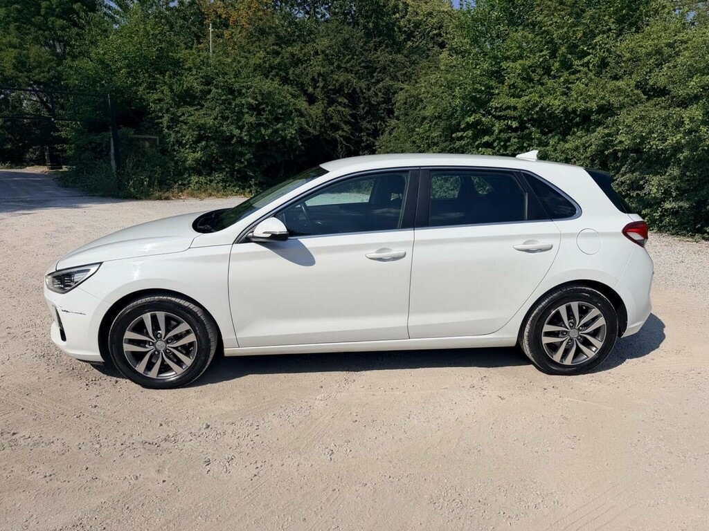 Hyundai I30 1.6 Crdi Blue Drive Se Nav Euro 6 Ss White #4