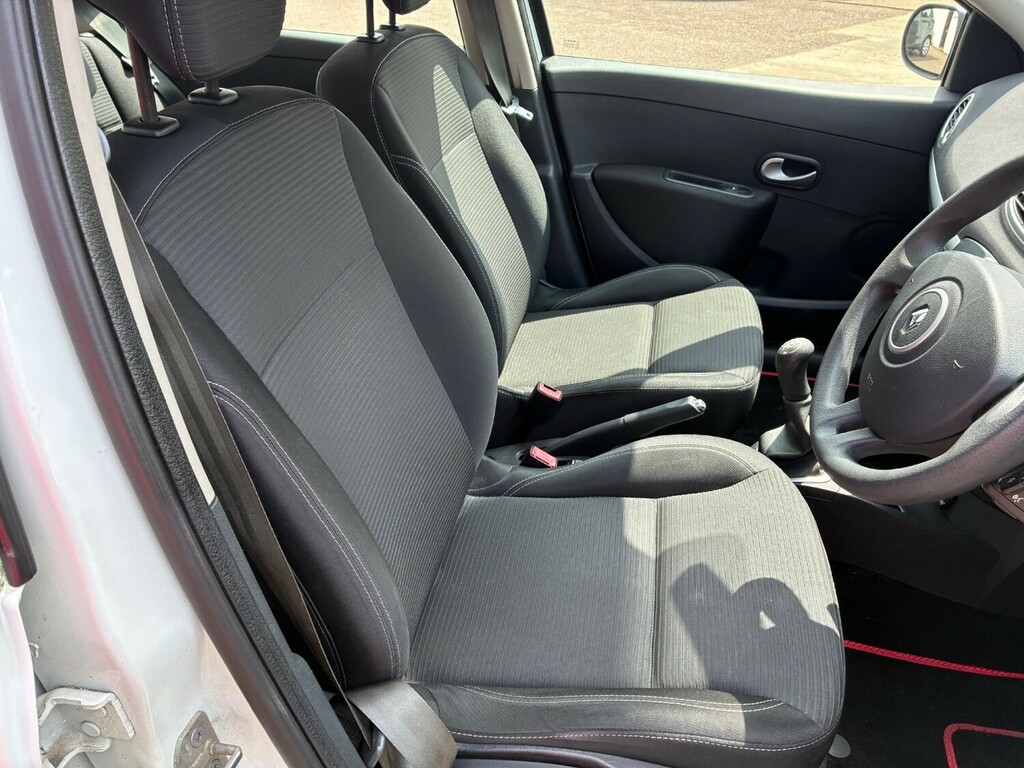 Renault Clio 2.0 16V Sport 200 Hatchback White #9