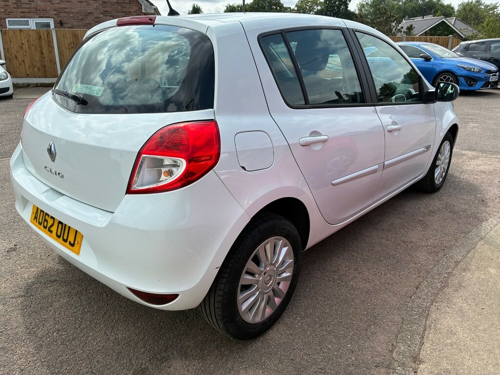 Renault Clio 1.2 16V Expression Hatchback White #4