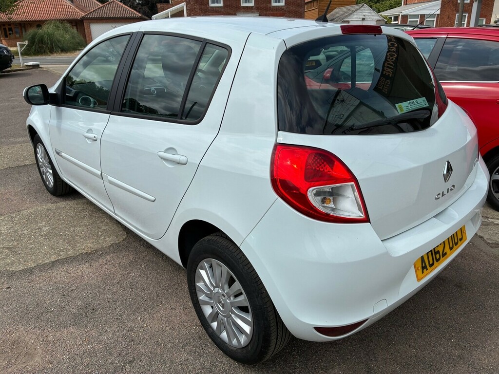 Renault Clio 1.2 16V Expression Hatchback White #6
