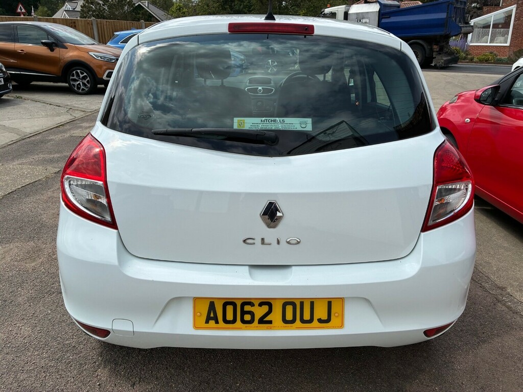 Renault Clio 1.2 16V Expression Hatchback White #5