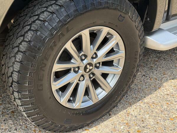 Mitsubishi L200 2.4 Di-d Dc Titan Pickup 4Wd Eur Green #35