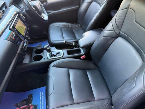 Toyota HILUX Hilux Invincible D-4d 4Wd Double Cab Black #12