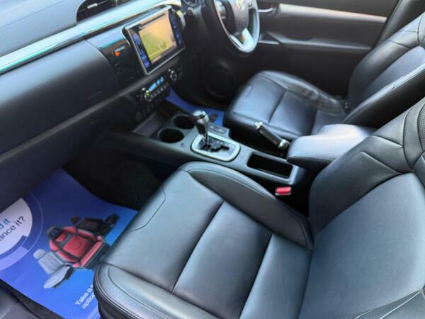 Toyota HILUX Hilux Invincible D-4d 4Wd Double Cab Black #18