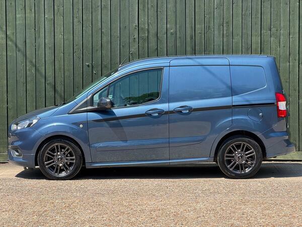 Ford Transit Courier Courier Black #9