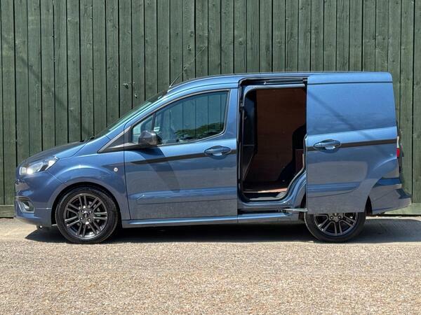 Ford Transit Courier Courier Black #7