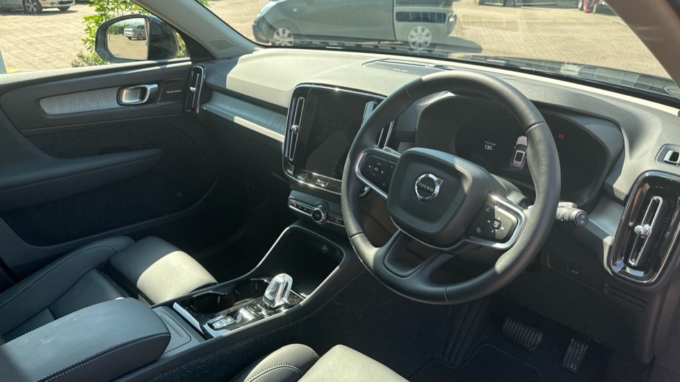 Volvo XC40 Ultra, B3 Mild Hybrid, Dark 6000 Saving BD26EGE Blue #4