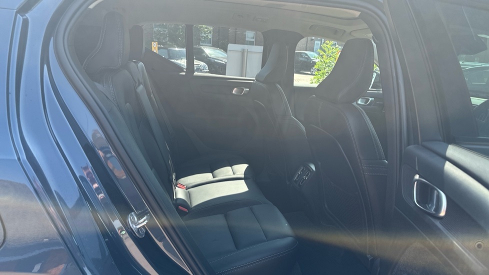 Volvo XC40 Ultra, B3 Mild Hybrid, Dark 6000 Saving BD26EGE Blue #6