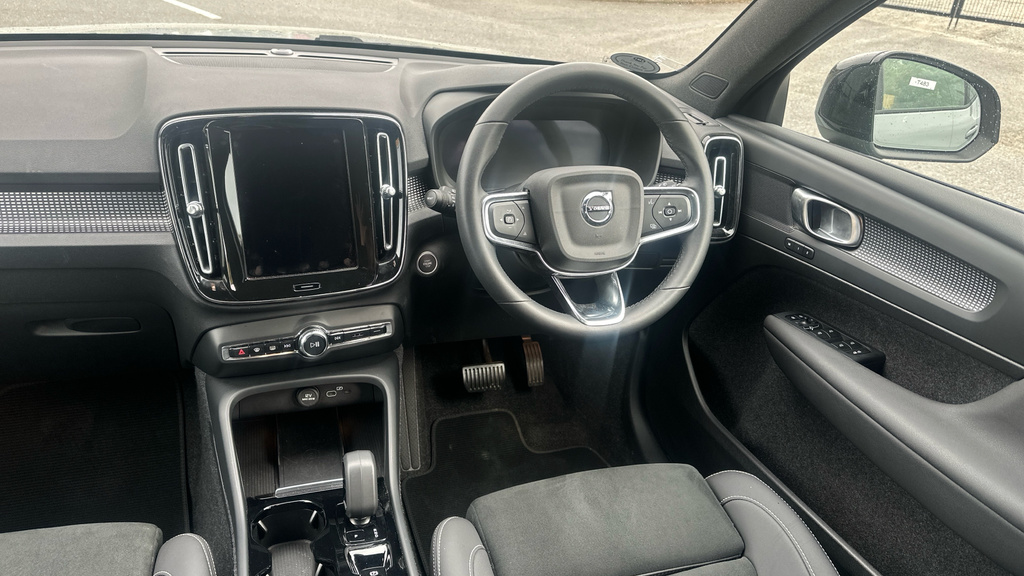 Volvo XC40 Plus, B3 Mild Hybrid, Dark 19 Alloys FG24BXP Grey #4
