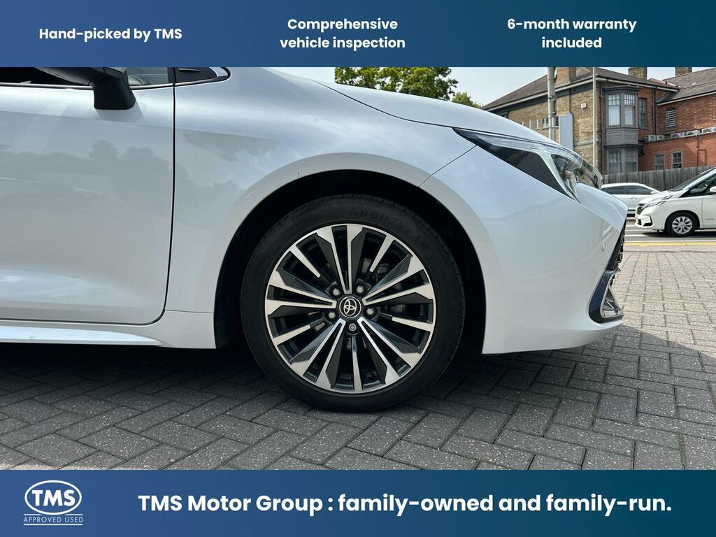 Toyota Corolla 1.8 Vvt-h Design Cvt Euro 6 Ss YE23XZJ White #2