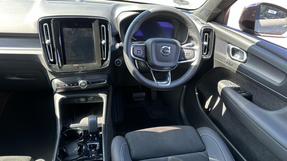 Volvo XC40 Plus, B3 Mild Hybrid, Dark 200 Road Tax Green #4