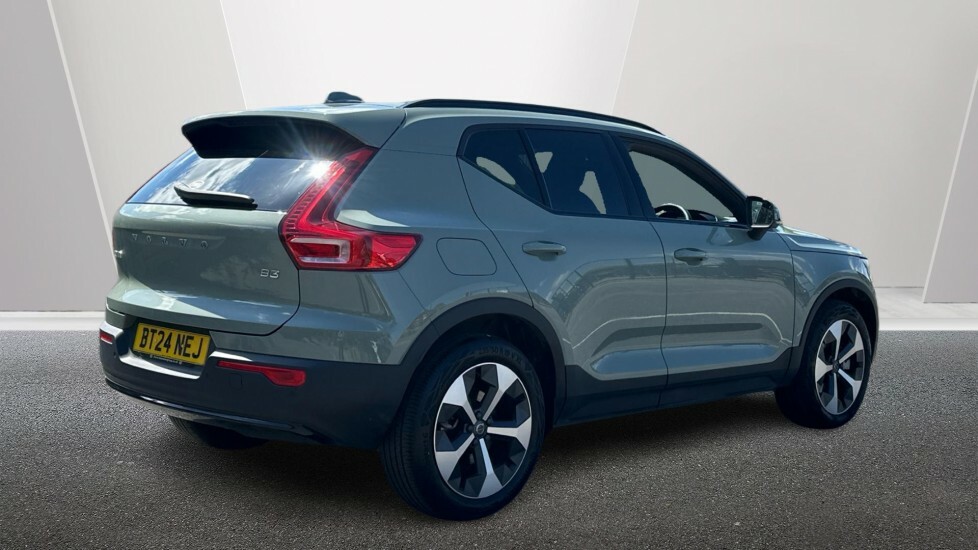 Volvo XC40 Plus, B3 Mild Hybrid, Dark 200 Road Tax Green #2