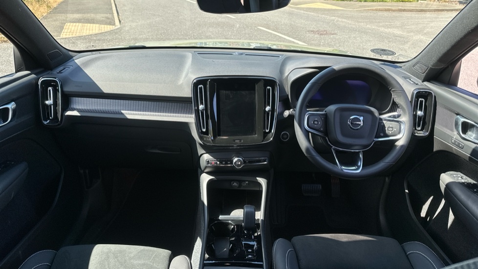 Volvo XC40 Plus, B3 Mild Hybrid, Dark 200 Road Tax Green #5