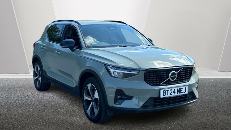 Volvo XC40 Plus, B3 Mild Hybrid, Dark 200 Road Tax Green
