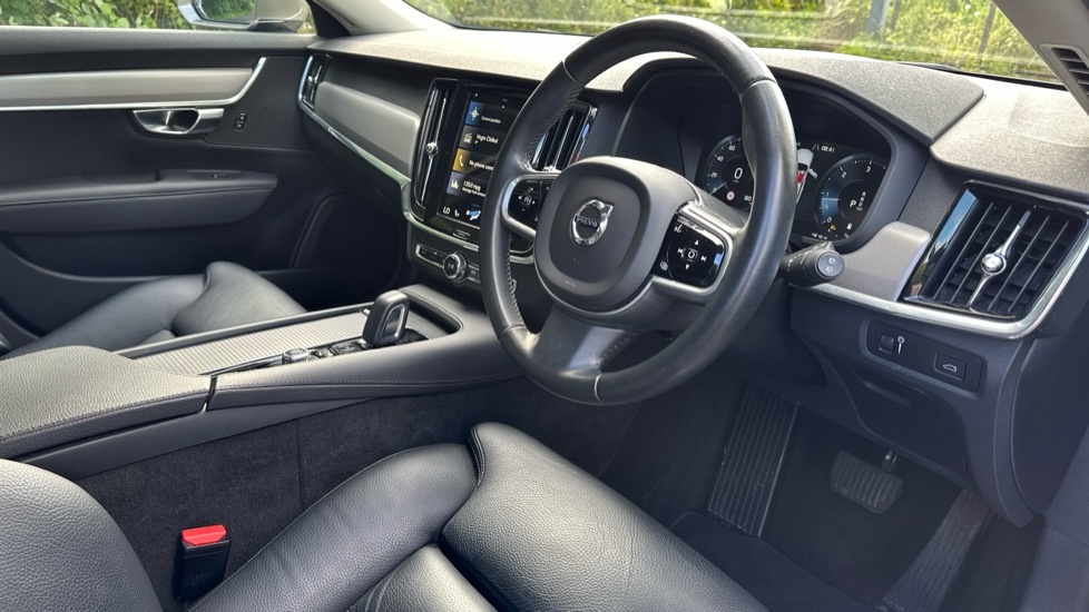 Volvo V90 2.0 B4 Mhev Momentum Estate Hybrid CV21GPO Grey #4