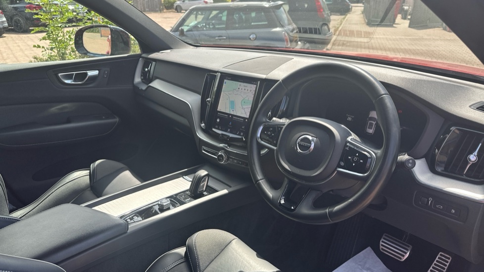 Volvo XC60 Recharge R-design, T6 Awd Plug-in Hybrid Panorami PY22AEA Red #4