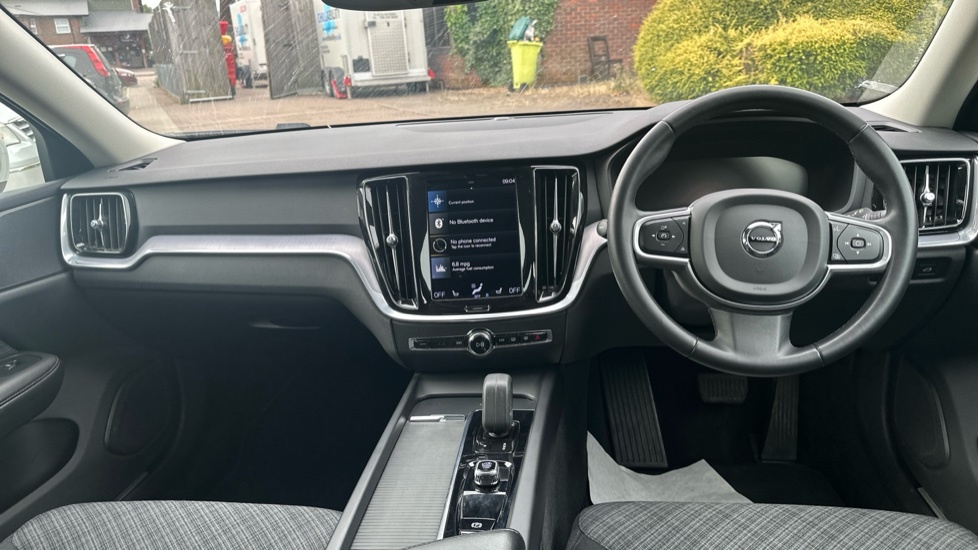 Volvo V60 Momentum, B3 Mild Hybrid Park Assist Cruise Cont White #5