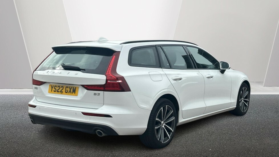 Volvo V60 Momentum, B3 Mild Hybrid Park Assist Cruise Cont White #2