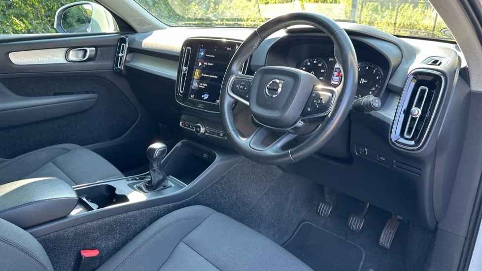 Volvo XC40 1.5 T3 Momentum Suv Euro 6 Ss SM21MXF White #4