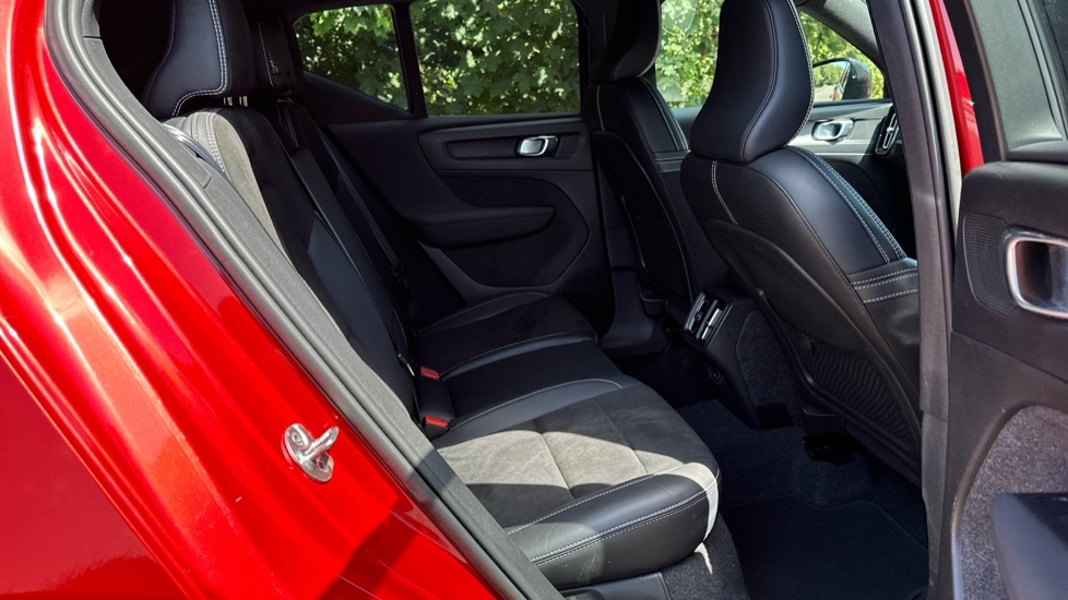 Volvo XC40 1.5 T3 R-design Suv Euro 6 Ss NA22WKO Red #6