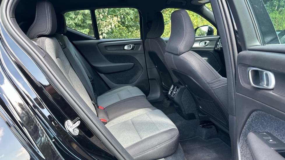 Volvo XC40 2.0 B3 Mhev Core Suv Hybrid Dct Eu WG72XNO Black #6