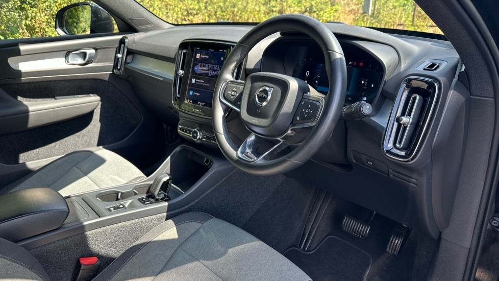 Volvo XC40 2.0 B3 Mhev Core Suv Hybrid Dct Eu WG72XNO Black #4