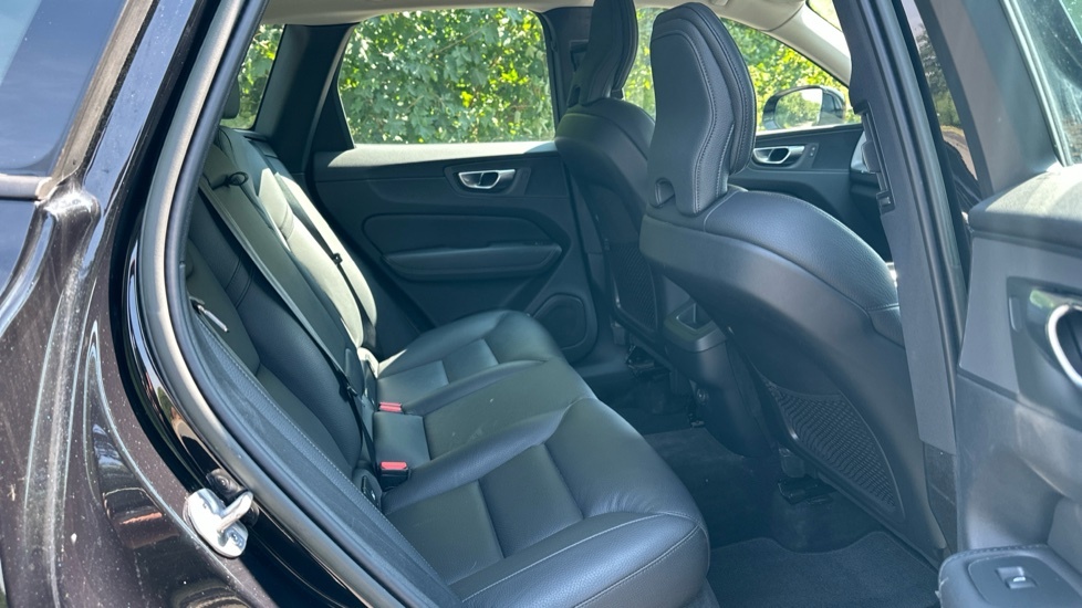 Volvo XC60 2.0 B5 Mhev Core Suv Hybrid Awd Eu YY72FFG Black #6