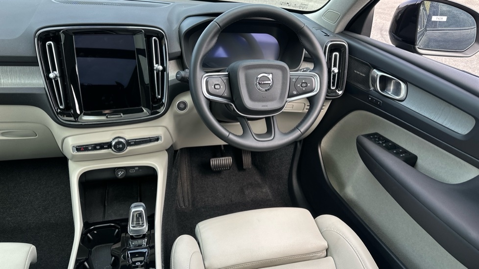 Volvo XC40 Ultra, B4 Mild Hybrid, Dark Blond Leathe OY75VUM Black #4