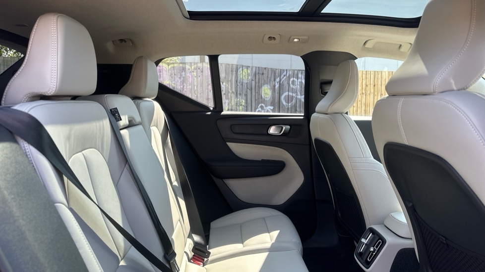 Volvo XC40 Ultra, B4 Mild Hybrid, Dark Blond Leathe OE75ZSX Silver #6
