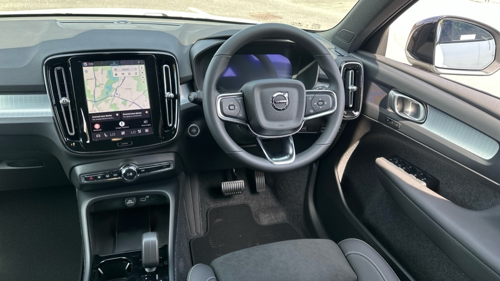 Volvo XC40 Black Edition Plus, B4 Mild Hybrid, Deliv LV26BEP White #4