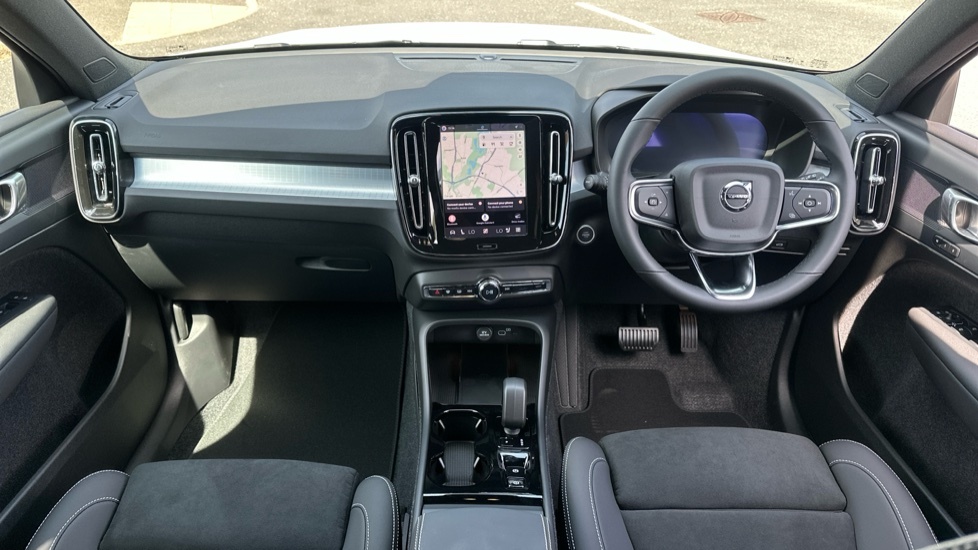 Volvo XC40 Black Edition Plus, B4 Mild Hybrid, Deliv LV26BEP White #5