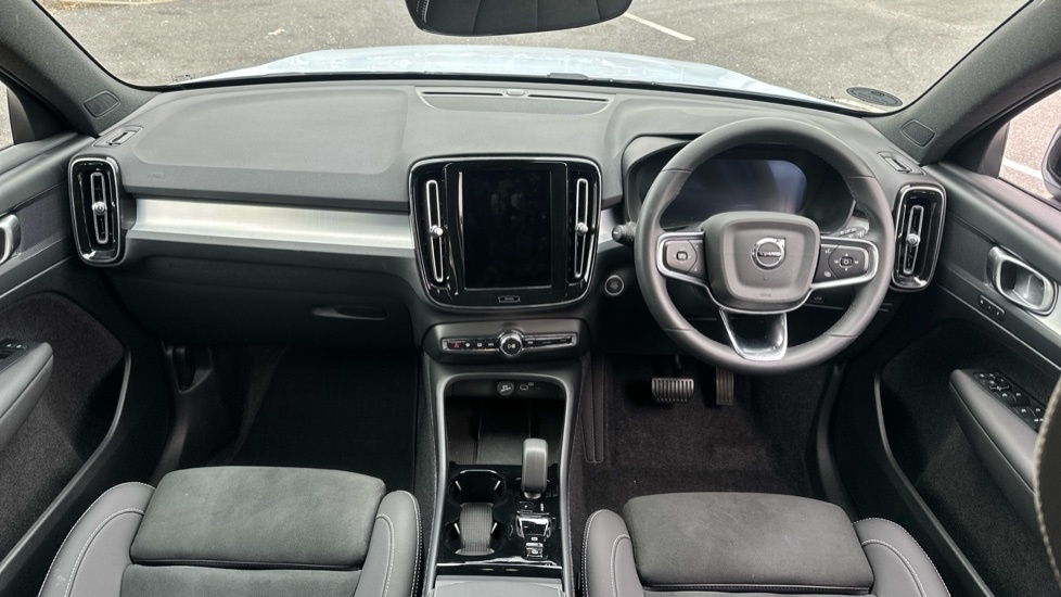 Volvo XC40 Plus, B3 Mild Hybrid, Dark 200 Roax Tax FH25OVS Blue #5