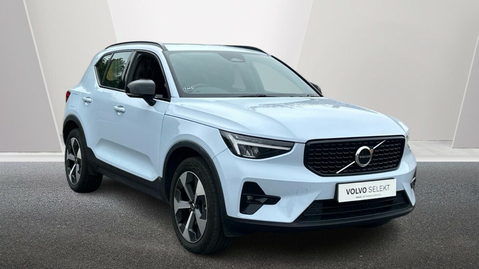Volvo XC40 Plus, B3 Mild Hybrid, Dark 200 Roax Tax Blue