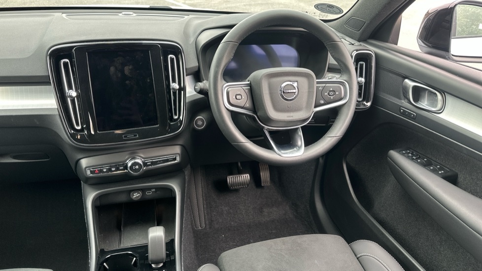 Volvo XC40 Plus, B3 Mild Hybrid, Dark 200 Roax Tax FH25OVS Blue #4