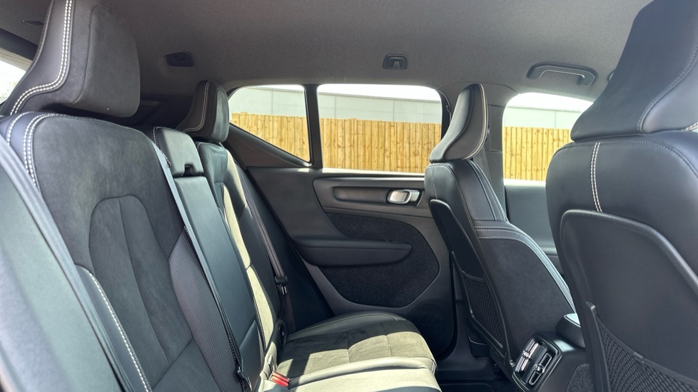Volvo XC40 T3 R-design Winter Pack VN69PXP Black #6