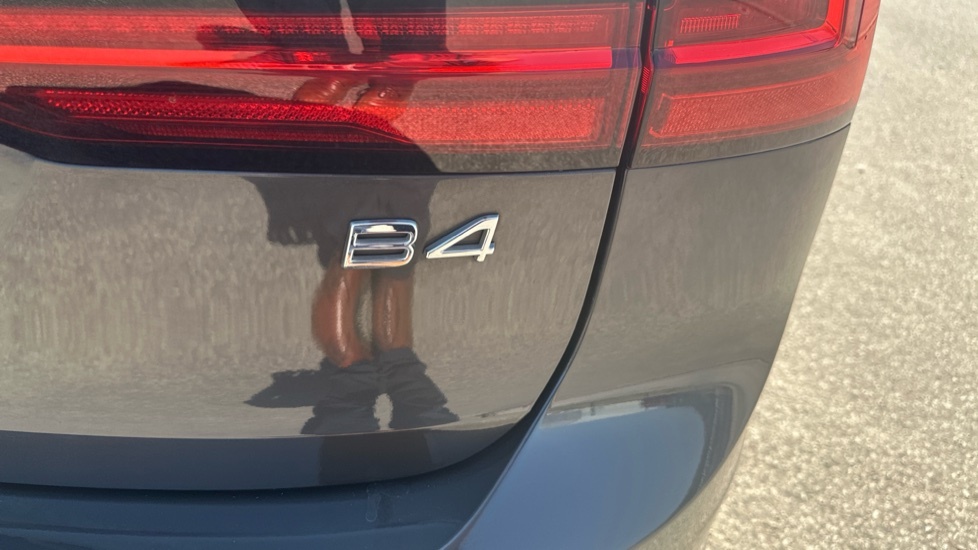 Volvo V90 2.0 B4 Mhev Momentum Estate Hybrid Black #35