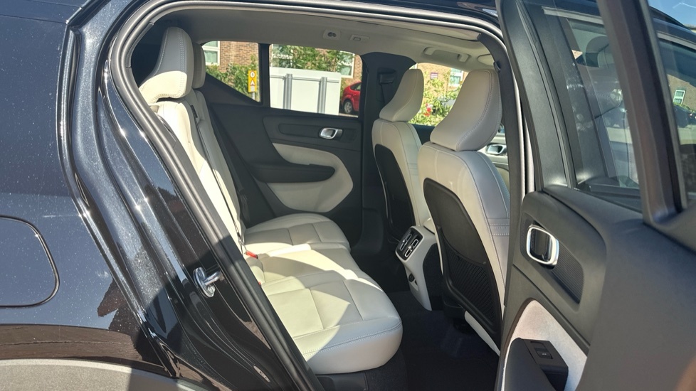 Volvo XC40 2.0 B3 Mhev Ultra Dark Suv Hybrid Dct A Black #6