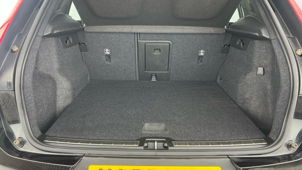 Volvo XC40 1.5 T3 Inscription Suv Euro 6 S NA22KKJ Black #5
