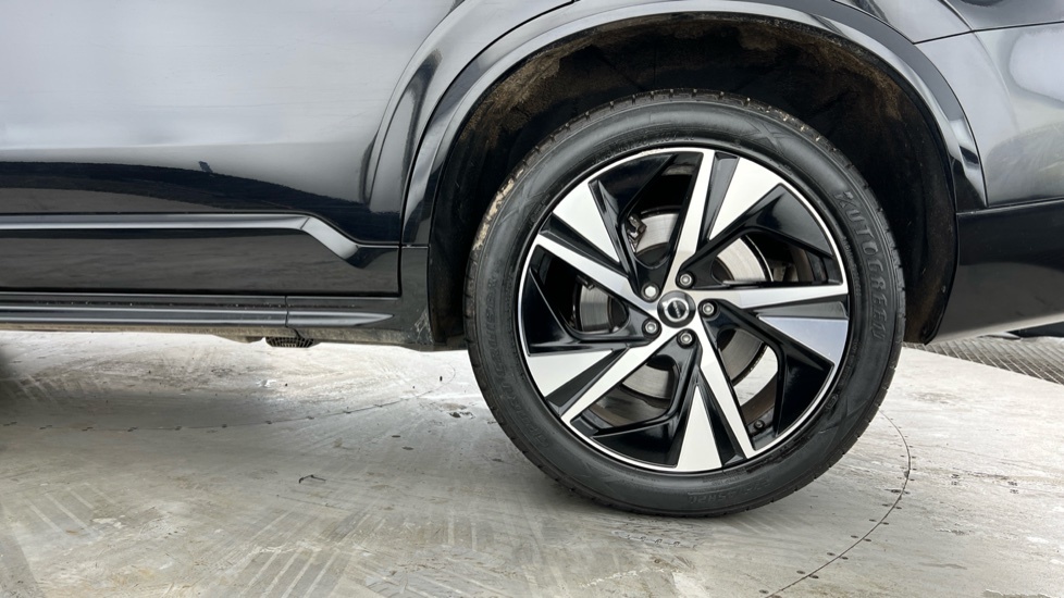 Volvo XC90 R-design, B5 Awd Mild Hybrid, 7 Seats Pilot Assis YP22VTF Black #4