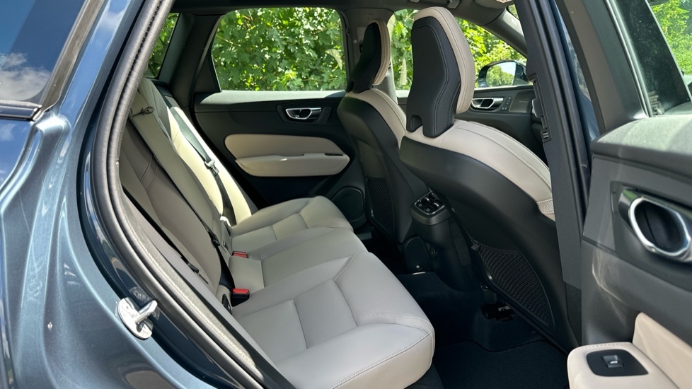 Volvo XC60 2.0 B5 Mhev Plus Suv Hybrid Awd Eu Blue #6