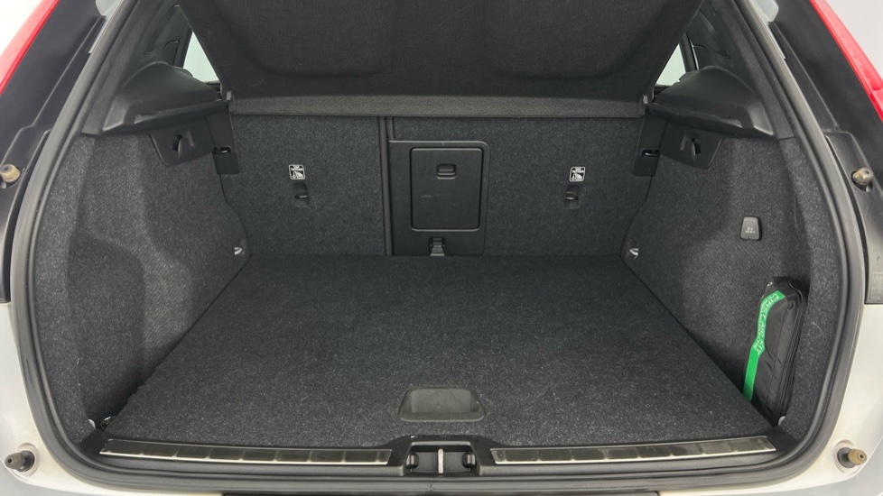 Volvo XC40 1.5 T3 Inscription Suv Euro 6 S NA22SBO Silver #5