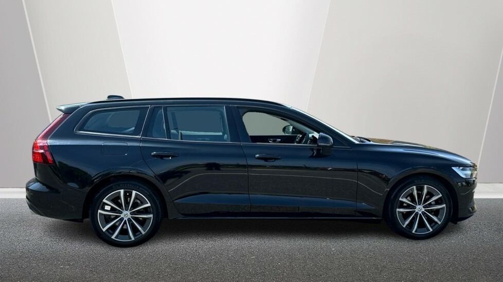 Volvo V60 Momentum, B3 Mild Hybrid Rear Camera Black #3