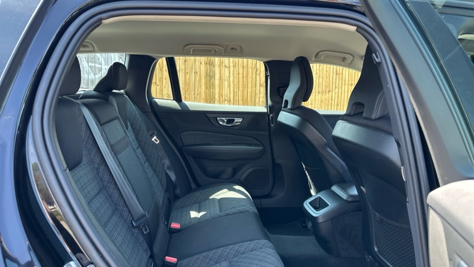 Volvo V60 Momentum, B3 Mild Hybrid Rear Camera Black #6