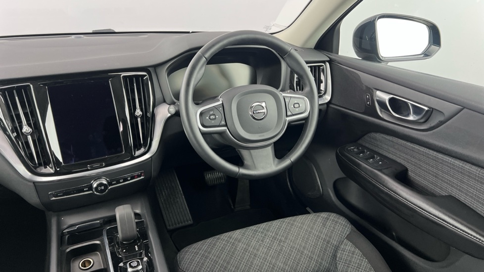Volvo V60 2L Plus Dark Black #8