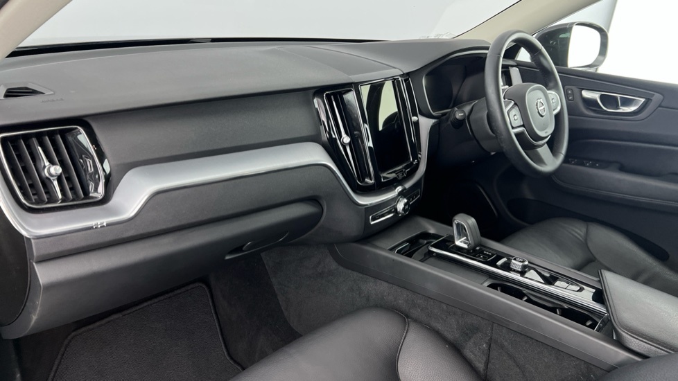Volvo XC60 2.0 B4 Mhev Momentum Suv Hybrid Aw YW71AWJ Grey #6